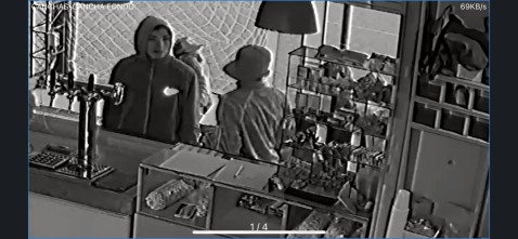 Robó en un complejo de canchas de fútbol y aseguran que su padre tuvo que devolver lo que se llevó