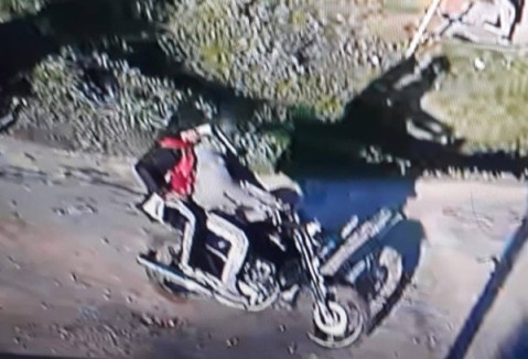 Motochorros asaltaron a un joven que volvía de trabajar en la Colectora Sur