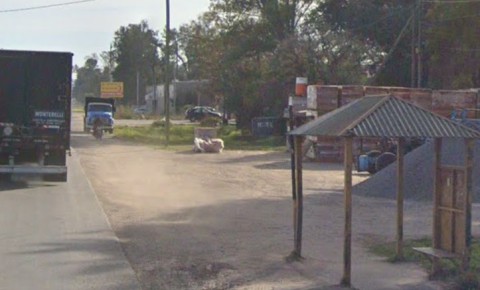 Esperaba el colectivo en Ruta 24 y la sorprendieron motochorros armados