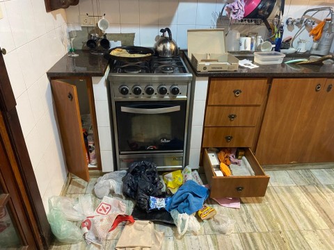 "Hay que llevarnos a la piba": los asaltaron ladrones armados en su casa y vivieron una pesadilla