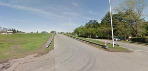 A mano armada, motochorros le robaron a un joven su moto