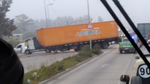 El viernes comenzó con demoras en la Ruta 24 por un camión que interrumpió el tránsito