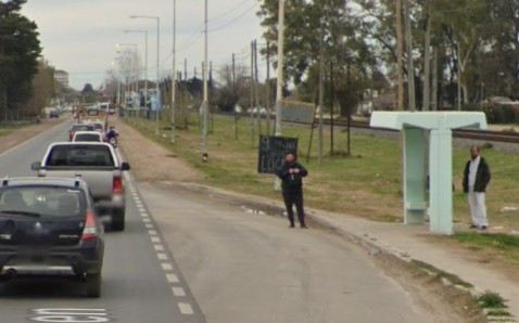 Tiene 18 años, esperaba el colectivo para ir a la facultad y ladrones lo hirieron para robarle