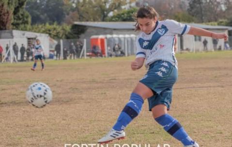 Así juega la futbolista rodriguense de 15 años que brilla en Vélez tras ser elegida por la ex mujer de Diego Maradona