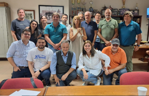 Santiago Nino y otros dirigentes radicales de la región cuestionaron a Kicillof por el estado de IOMA