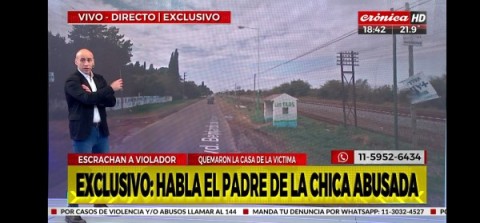 El padre de la joven que denunció la violación reclamó ante la TV y mostró cómo le incendiaron la casa antes