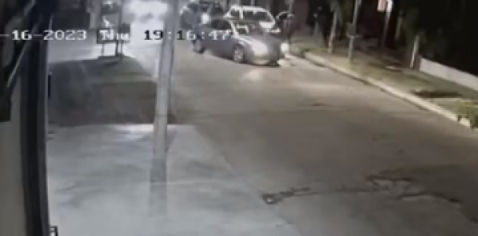 Valiente madre se defendió del intento de robo de su auto