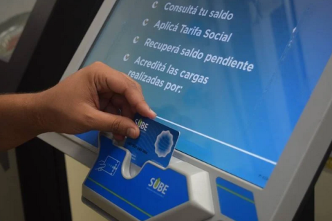 "Carga a bordo": la prueba piloto que promete terminar con un histórico problema de los usuarios de la tarjeta SUBE