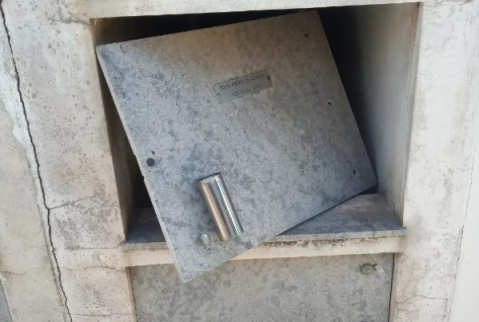 Continúan las denuncias sobre el cementerio municipal: nuevos robos en los nichos de una familia