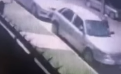 Video: así robaron el auto a una joven en barrio Juan José