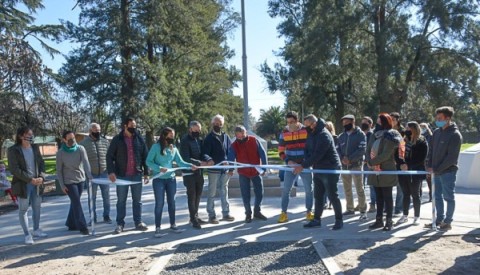 El Intendente reinauguró una plaza en el barrio Parque Rivadavia y prometió obras de agua y asfalto para la zona