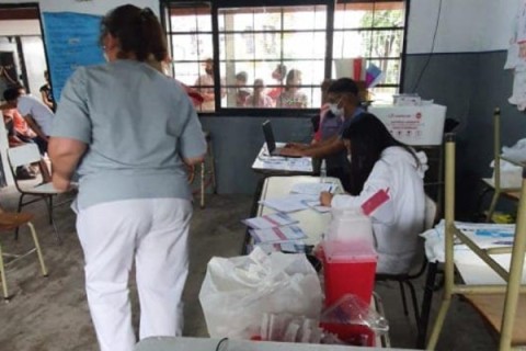 Vacunación Covid-19 para menores en escuelas: el cronograma de jueves y viernes