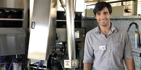 Un rodriguense se mudó a Australia y trabaja en un innovador proyecto para la industria lechera