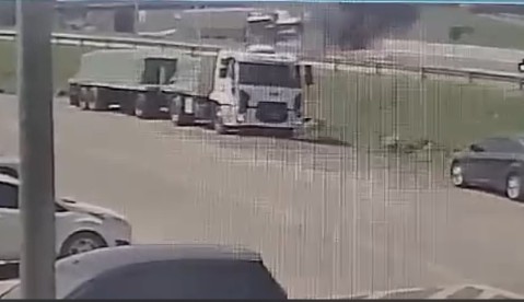 El video que muestra el triple choque de camiones en el Acceso Oeste
