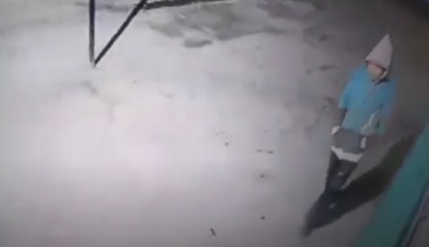 Video: trascendieron robos en dos barrios, uno protagonizado por un ladrón exaltado y violento