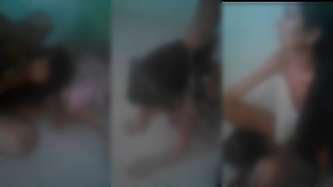 Qué se sabe del escalofriante video viral de una madre que golpeó, quemó y orinó a a una nena