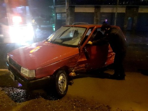 Fuerte choque entre dos autos en Ruta 7