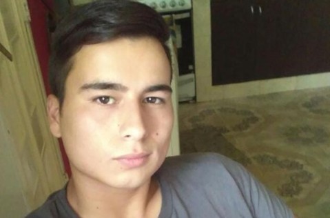 Tiene 20 años y está prófugo por un terrible delito que estremeció a Villa Vengochea