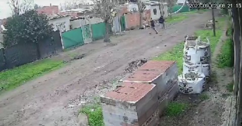 Video: una chica de 19 años denunció un violento asalto en el barrio Altos del Oeste