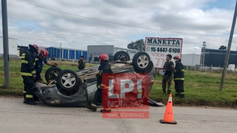 Fuerte choque y vuelco en Ruta 24 y Corrientes