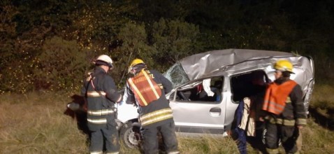 Dos heridos tras un fuerte vuelco de una camioneta en Ruta 28