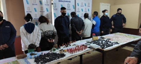 Desbarataron a una organización narco de varios barrios: Incautaron drogas, dinero y armas