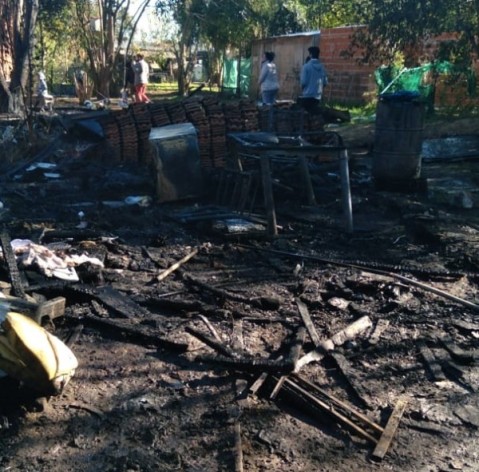 Un incendio dejó a una familia entera sin hogar: “Perdieron absolutamente todo”