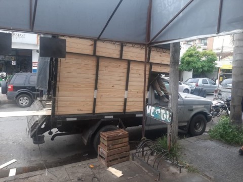 Le robaron la camioneta de la puerta de su casa: una de sus principales herramientas de trabajo