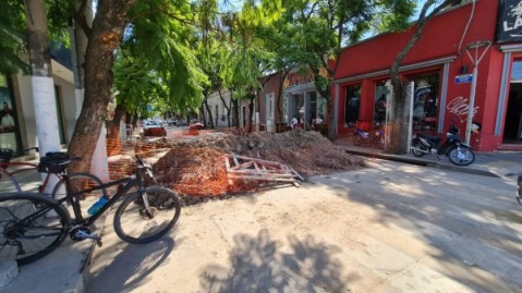 El Municipio interviene calle céntrica con una obra tras problema en el pavimento