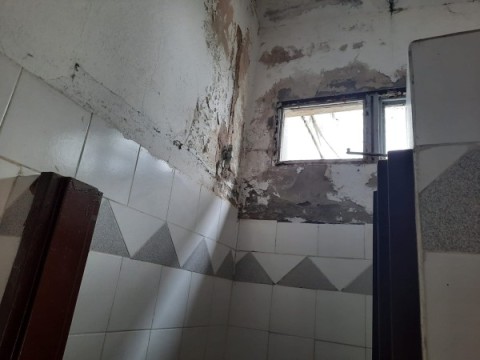 Enojo de padres por la suspensión de clases en la Escuela N°1 por problemas de infraestructura