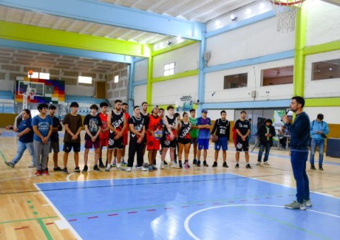 Inauguraron la cancha de básquet del Microestadio Municipal