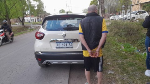 Arrestaron a un hombre por circular en un auto con pedido de secuestro
