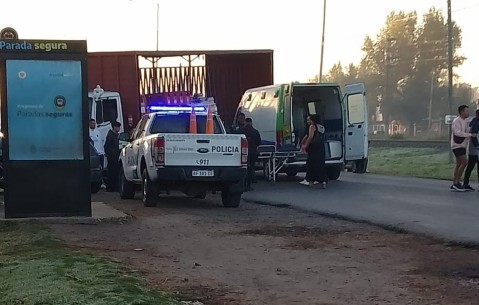 Otro accidente en parada "El Tambito": otra vez una persona cruzó por delante del colectivo y la atropellaron