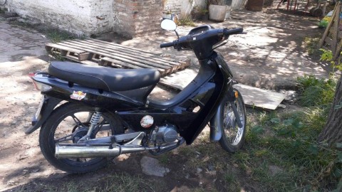 Dej&oacute; su moto en el estacionamiento frente a la Municipalidad por 15 minutos y se la robaron