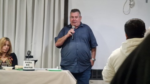 El programa radial "Nada es Gratis" cumplió años y su conductor lo celebró con todo