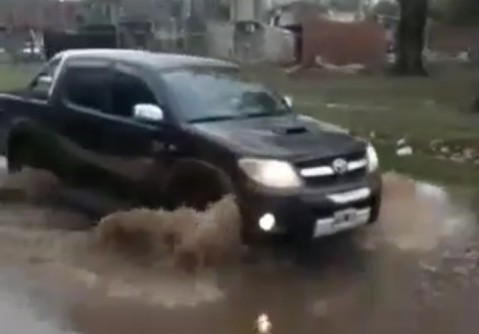 Enojo en el barrio Marabó por calles inundadas tras las lluvias