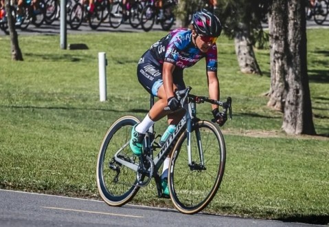 Empezó a pedalear para mejorar su salud y hoy brilla en el ciclismo de competición