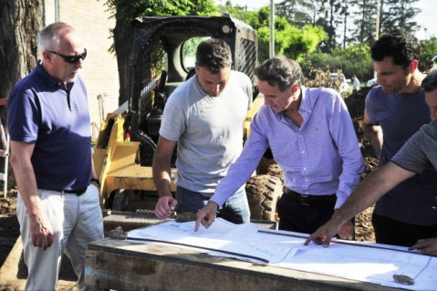 Gabriel Katopodis dio inicio a la obra cloacal de Villa Vengochea y se mencionaron obras en veredas y para el COM