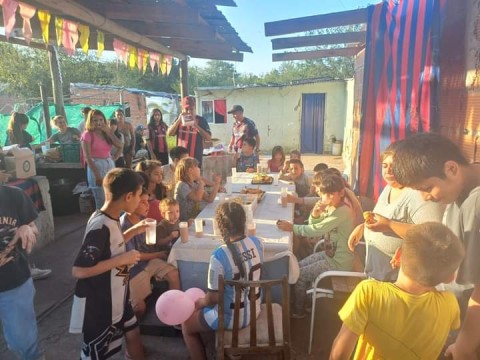 Una filial rodriguense de San Lorenzo hizo una campaña de donativos para un merendero del barrio San Bernardo