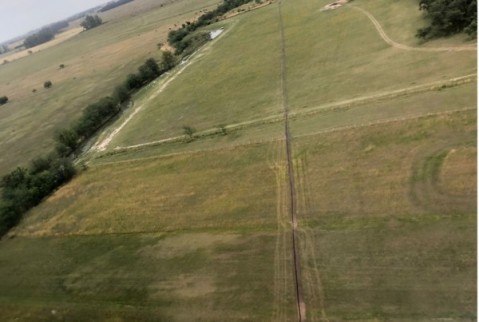 Acusan a un country de zanjear la pista del aeroclub de General Rodríguez sin previo aviso