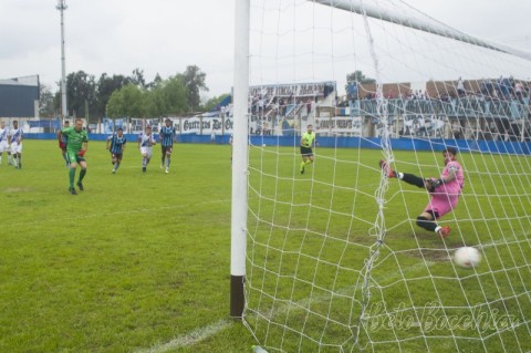 Atlas aguantó con dos jugadores menos y cortó una racha adversa que se extendió por casi dos meses