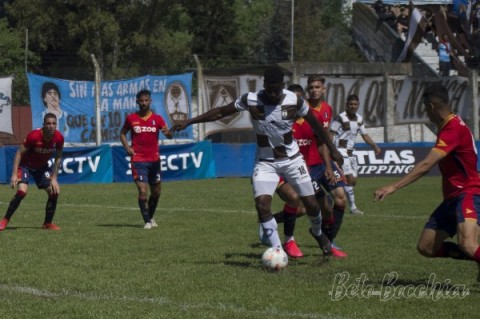 Atlas cambió su imagen ante uno de los candidatos y rescató un punto