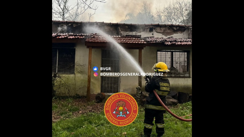 Se incendió parte de una vivienda en barrio San Carlos e intervinieron dos móviles de Bomberos