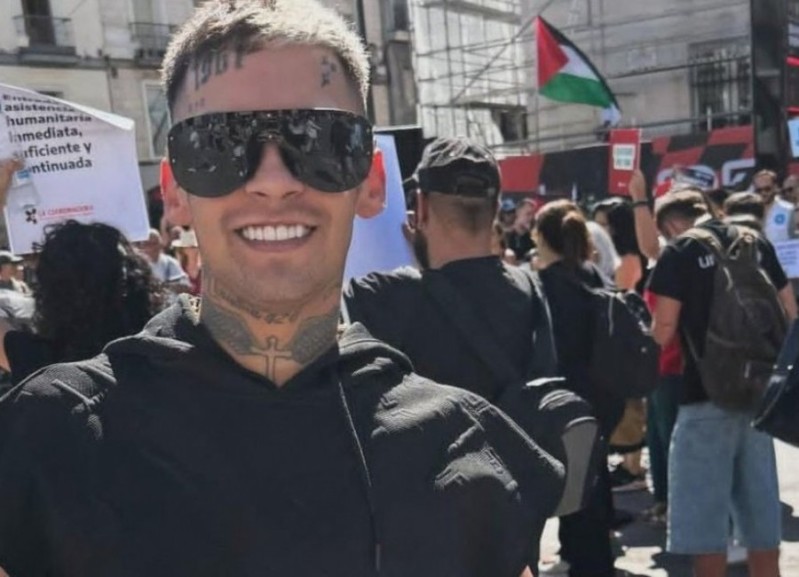 La particular marcha a la que se sumó L-Gante estando en España