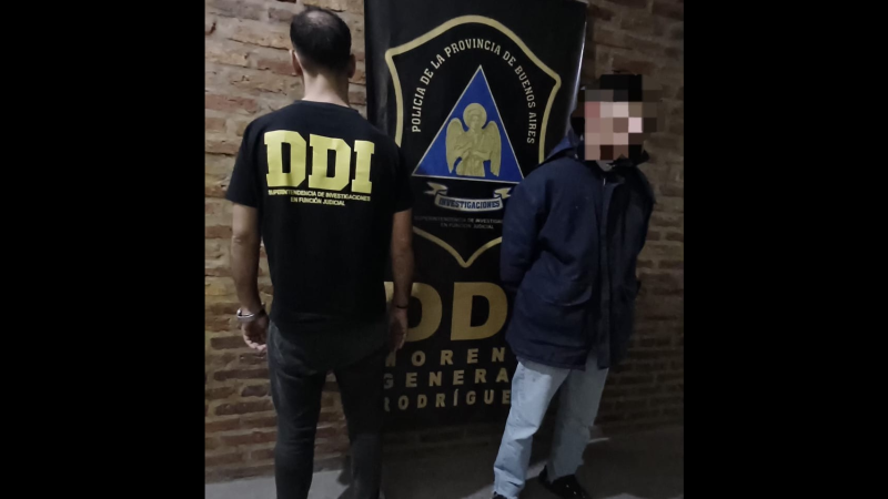 Lo aprehendieron tras manosear a una mujer y amenazarla con un arma para robarle