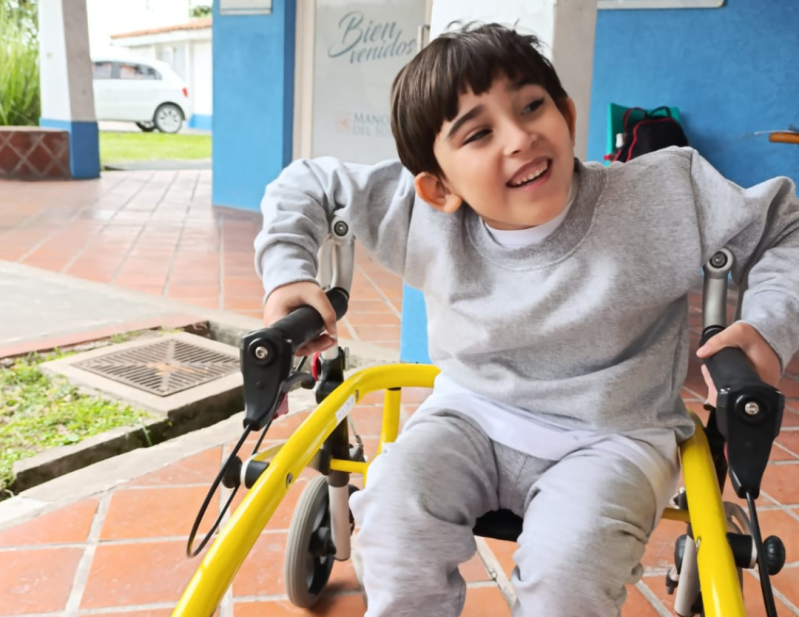 Rafa, el nene que padece un cuadro clínico "único en el mundo" y necesita ayuda para un tratamiento clave