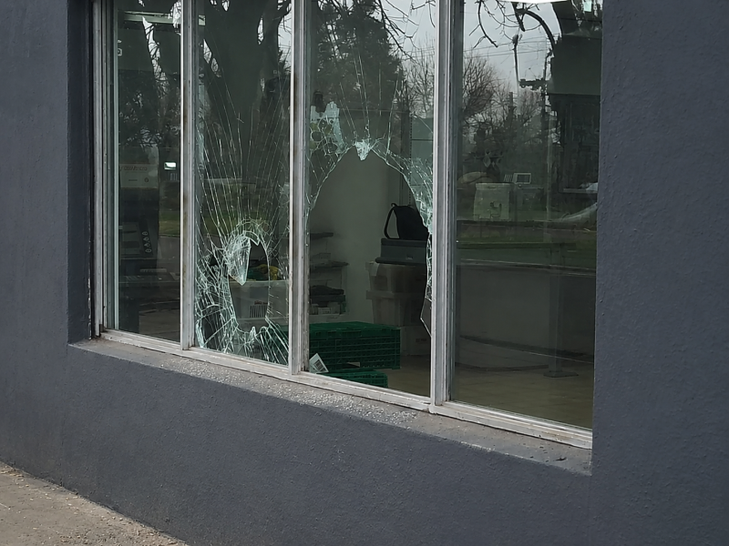 Un supermercado c&eacute;ntrico fue v&iacute;ctima de dos saqueos y ataques vand&aacute;licos con pocas horas de diferencia