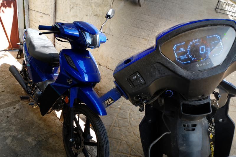 Le pegaron un tiro en los pies sobre Colectora Norte para robarle la moto