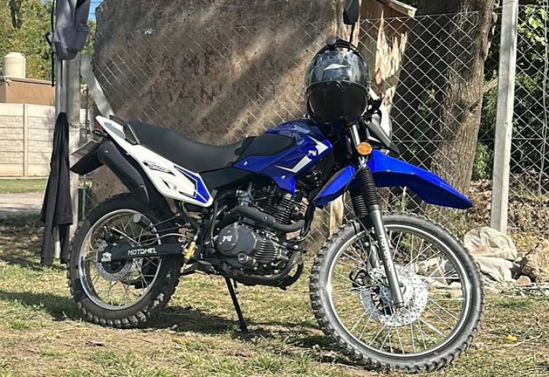 Lo obligaron a bajarse de la moto para rob&aacute;rsela tras amenazarlo con un arma