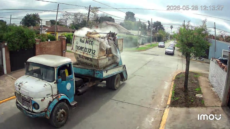 Video: una nube de humo y cenizas preocup&oacute; a vecinos del casco urbano